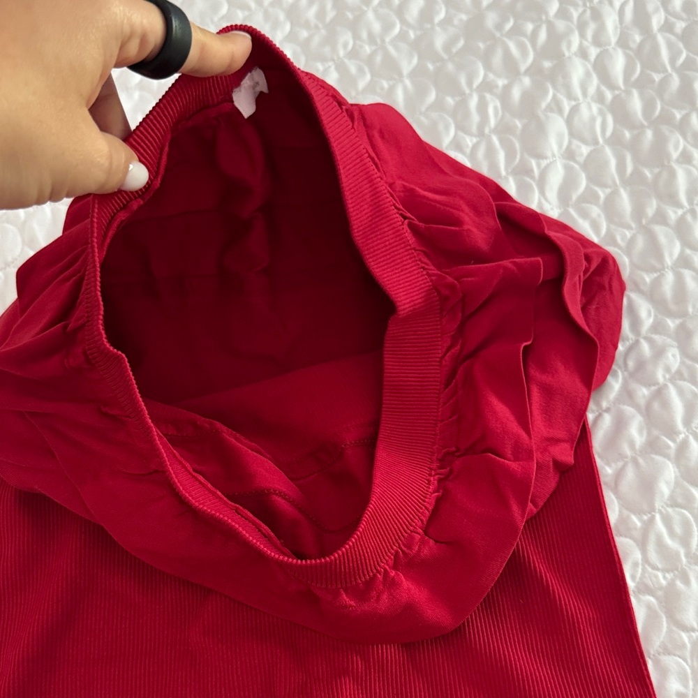 Elegant Red Ruffle Tube Top - Picture 3 of 4